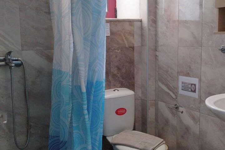 Room 66 of 102