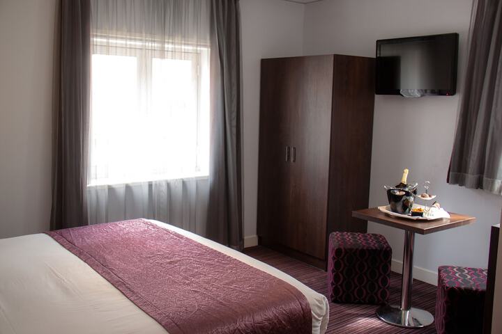 Room 12 of 40