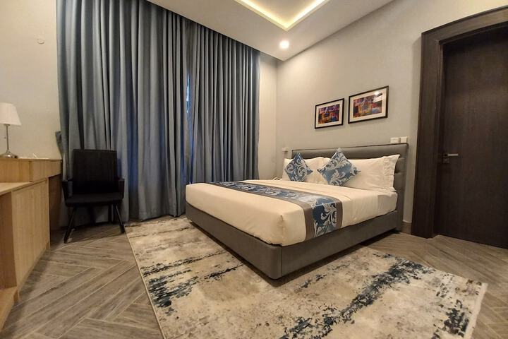 Room 11 of 39