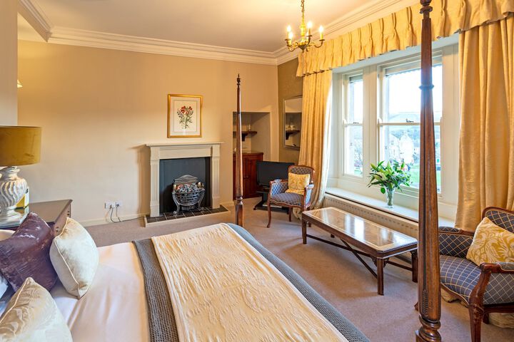 Room 9 of 240