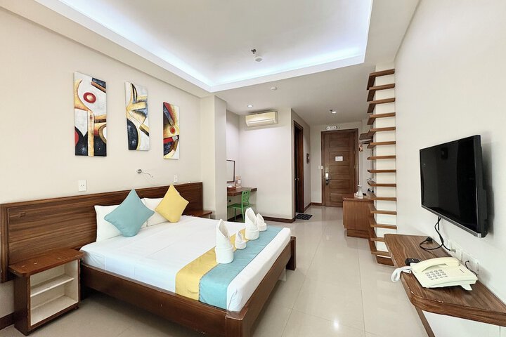 Room 4 of 13