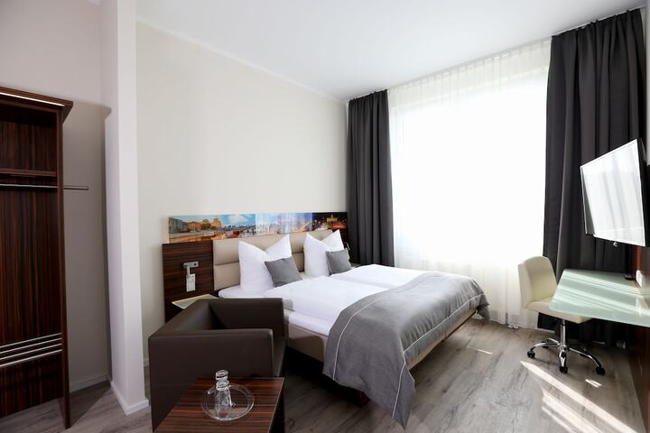 Room 8 of 43