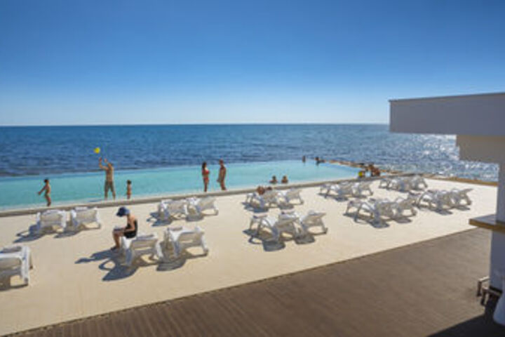 Pools & Facilities