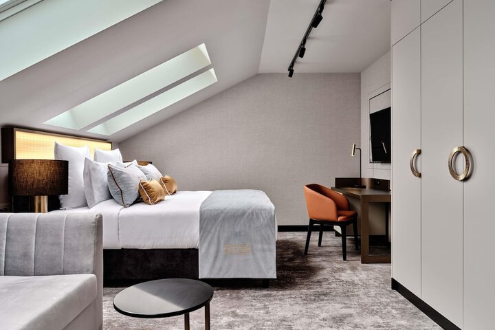 Room 32 of 80