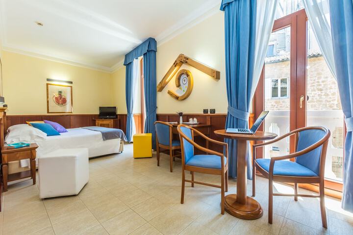Room 20 of 53