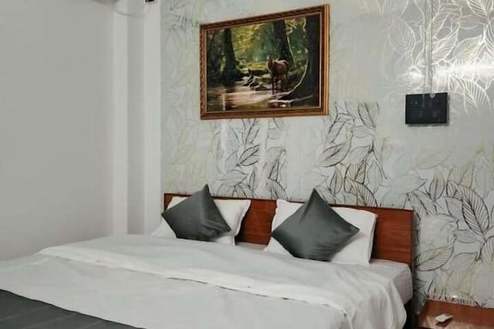 Room 2 of 11