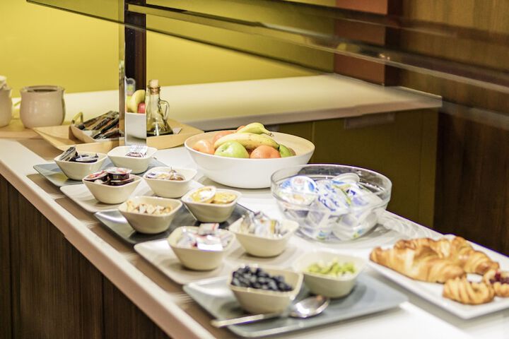 Breakfast/Coffee Service 17 of 24