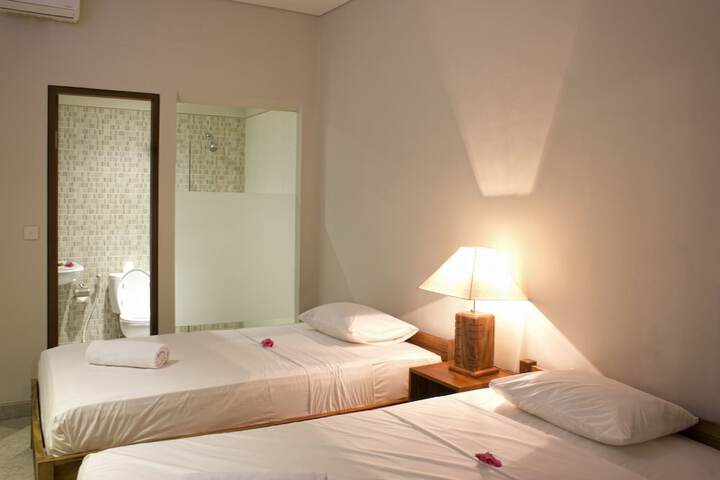 Room 10 of 37
