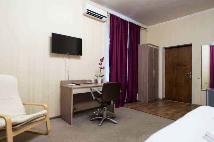 Room 13 of 21