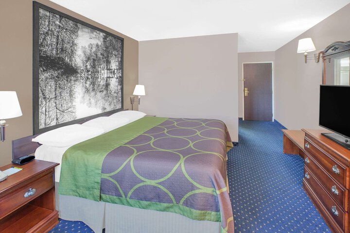 1 King Bed (1 of 13)