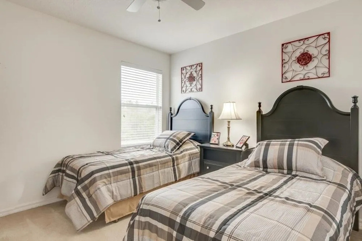 Room 4 of 18