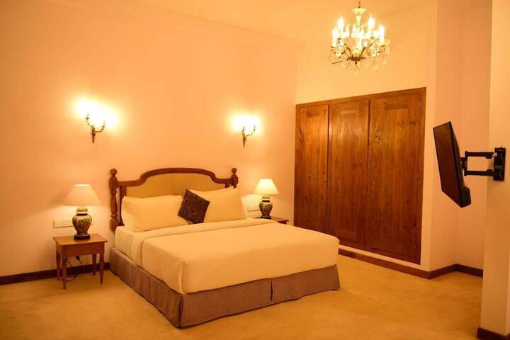 Room 25 of 47