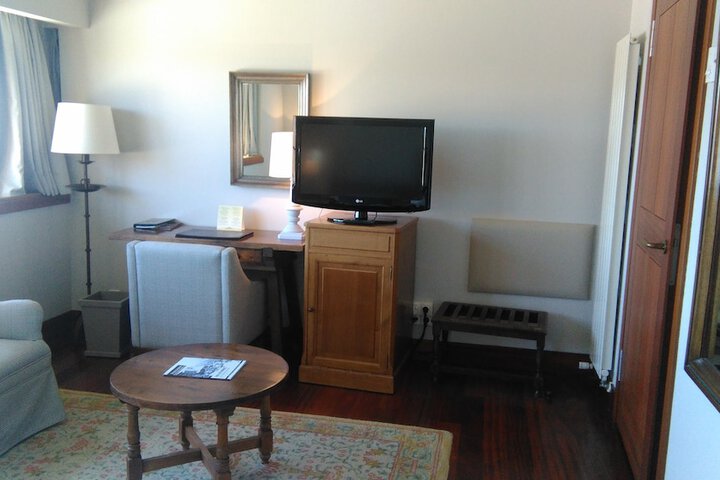 Room 8 of 119