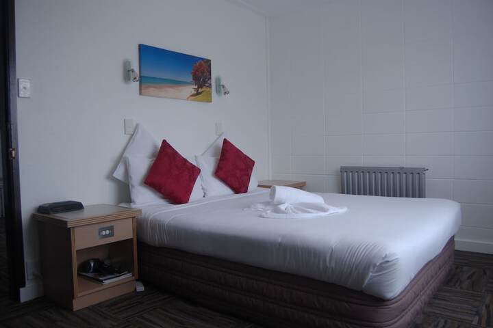 Room 9 of 20