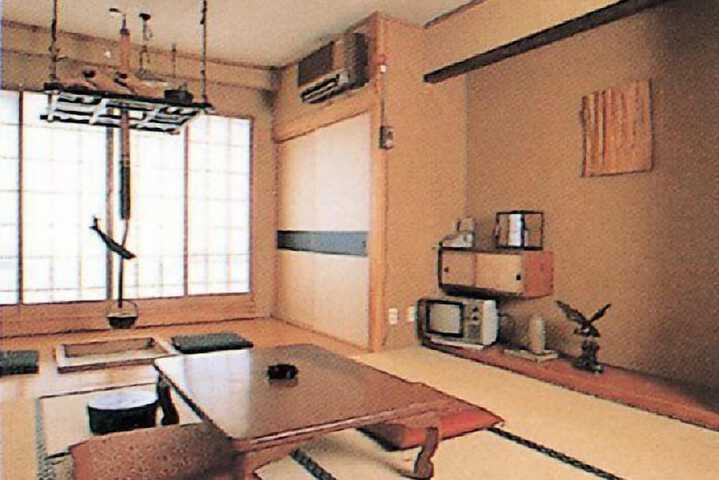 Room 5 of 16