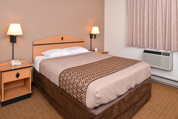 2 Queen Beds (5 of 17)