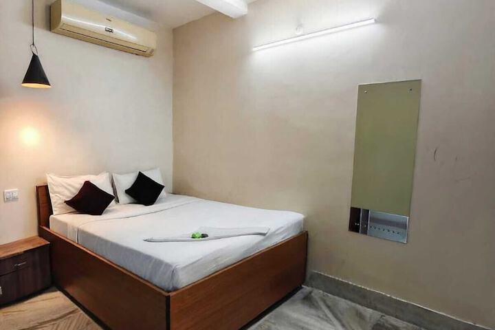 Room 29 of 83