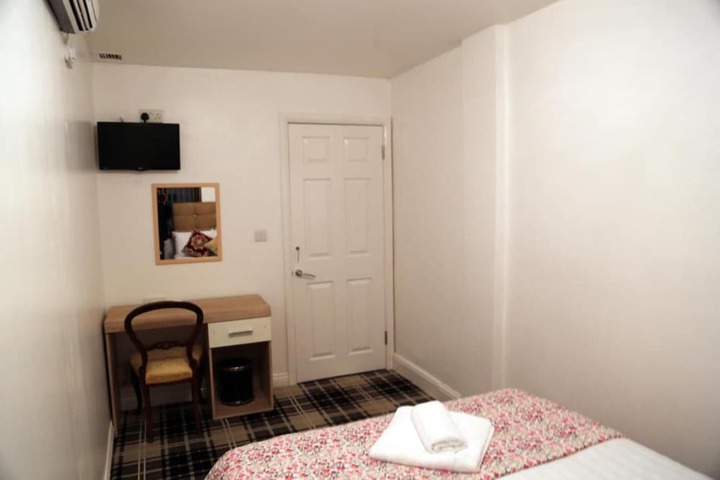 Room 9 of 20