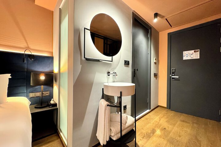 Room 29 of 104