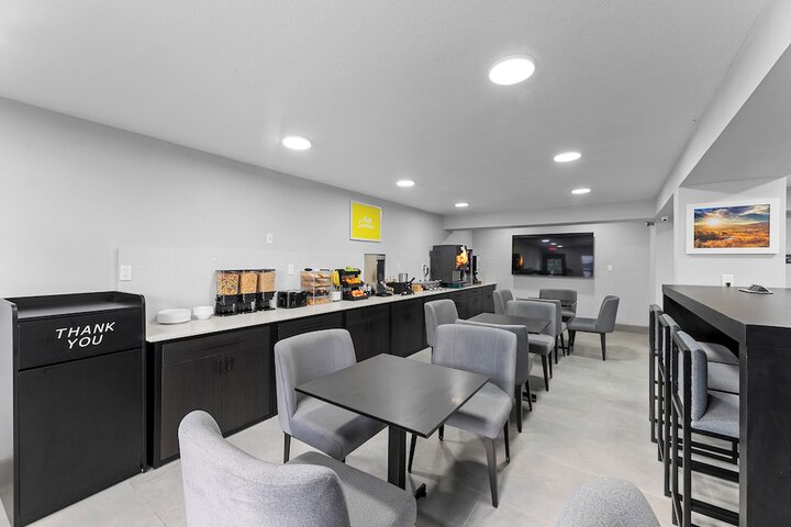 Breakfast/Coffee Service 18 of 37