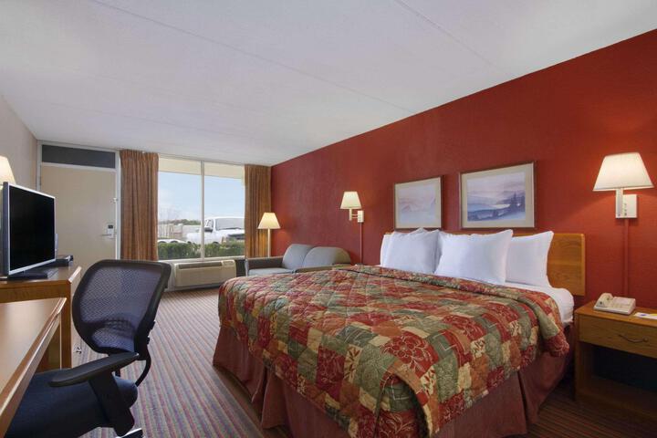 1 King Bed Business Room (3 of 8)
