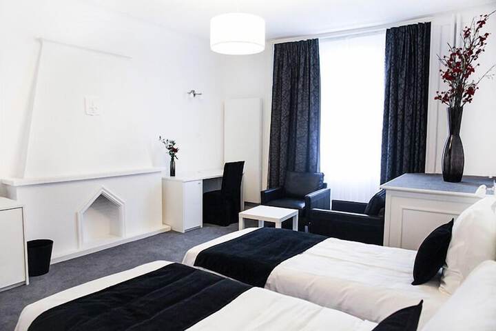 Room 3 of 45