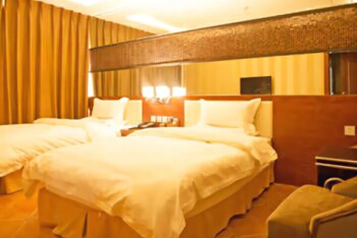 Room 2 of 8