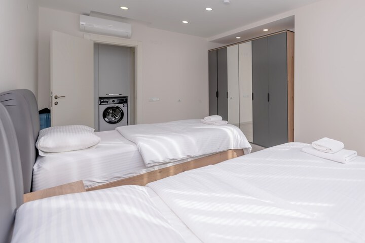 Room 54 of 271