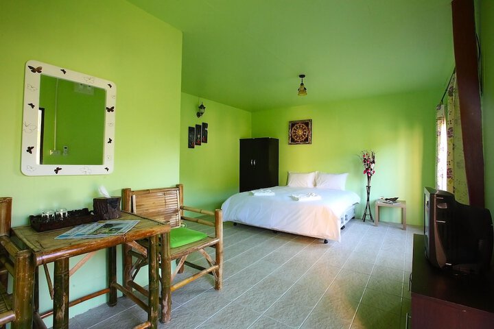 Room 4 of 76