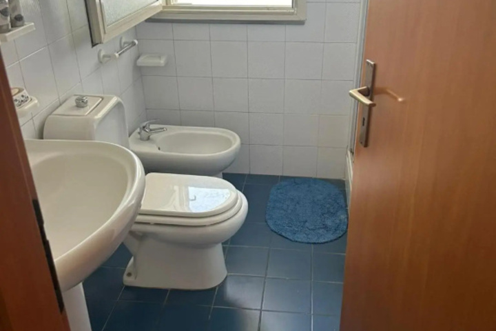 Room 6 of 15