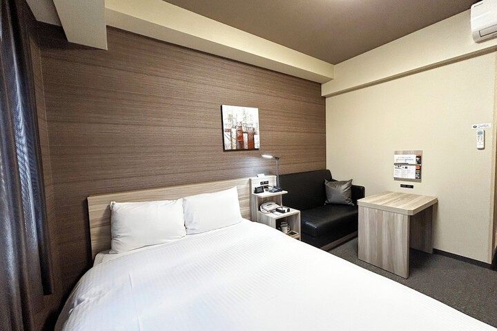 Room 9 of 36