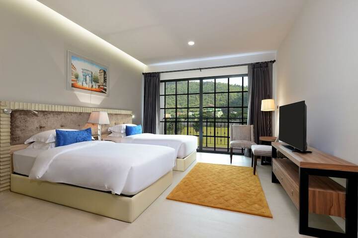 Room 8 of 48