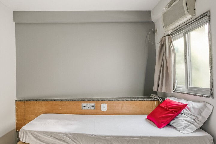 Room 10 of 35