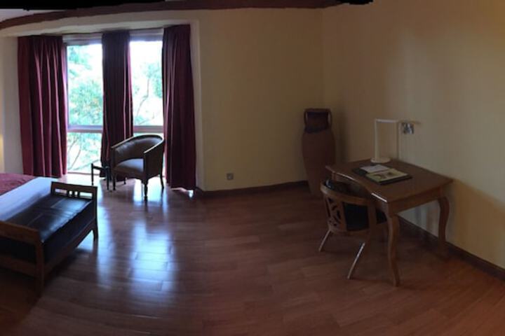 Room 8 of 48