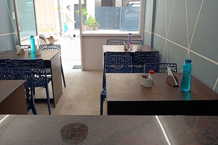 Dining 18 of 19