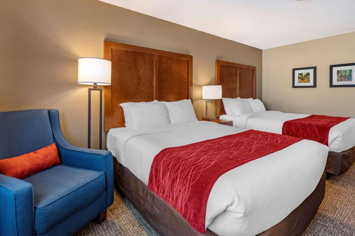 1 Queen Bed (7 of 25)