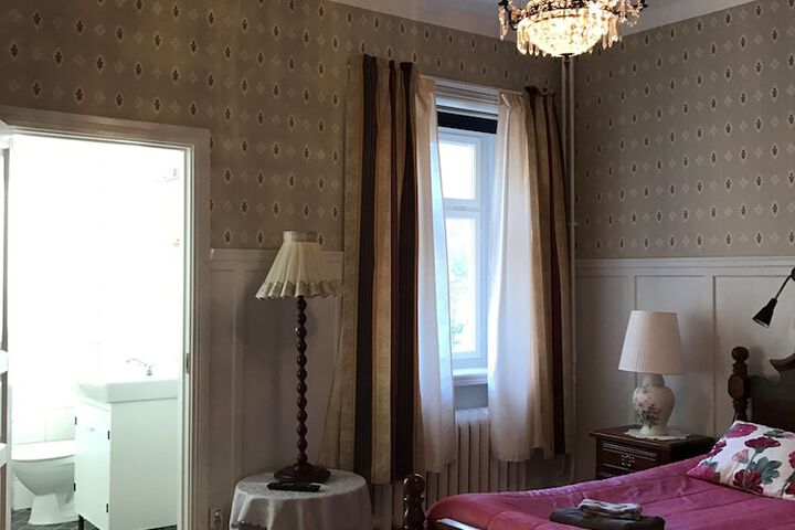 Room 2 of 63