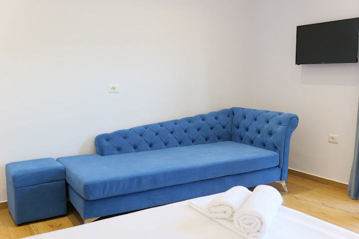 Room 12 of 53