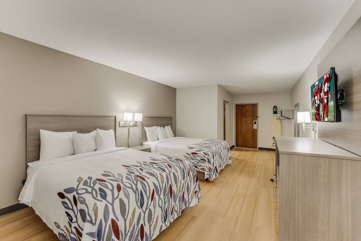 2 Queen Beds (5 of 9)