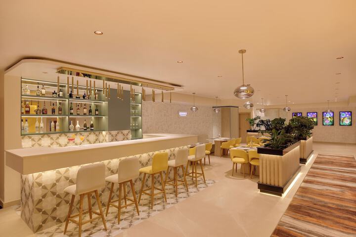 Lounge 57 of 70