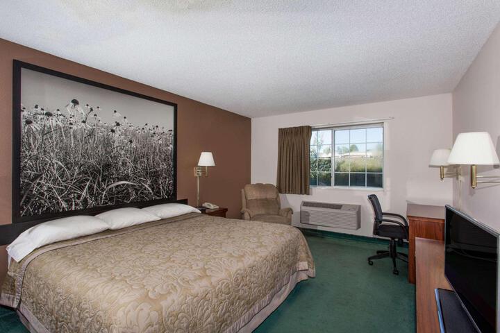 2 Queen Beds (3 of 10)