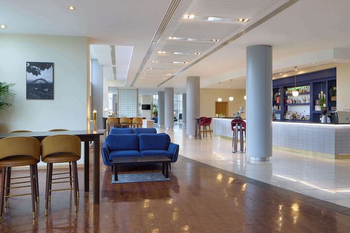 Lounge 119 of 148