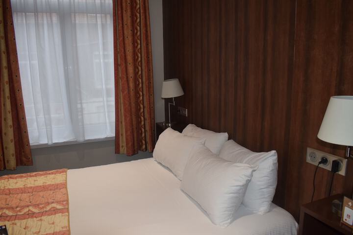 Room 11 of 39