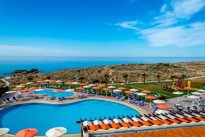 Hotel with Pool