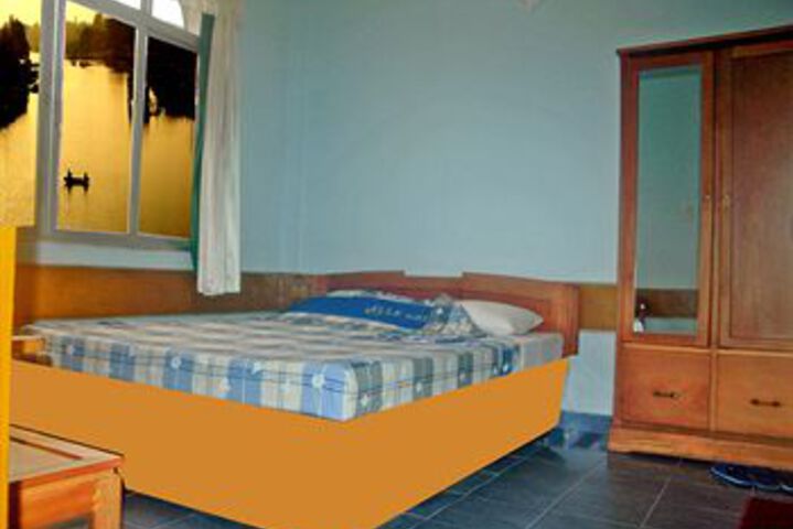 Room 4 of 10