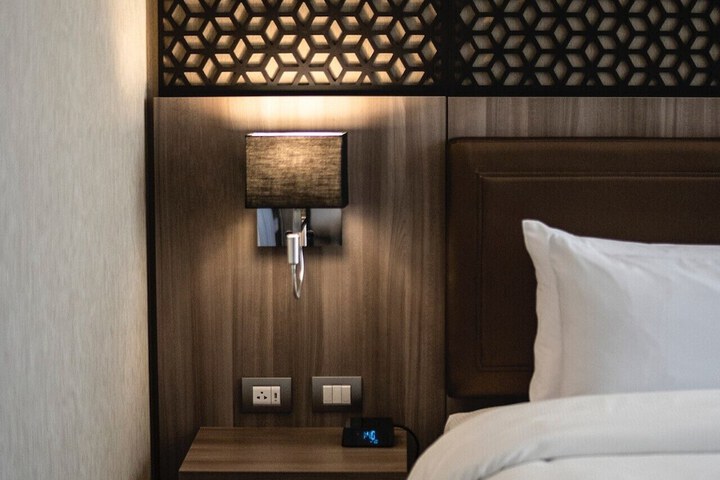 Room 15 of 77