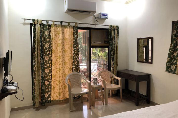 Room 11 of 50