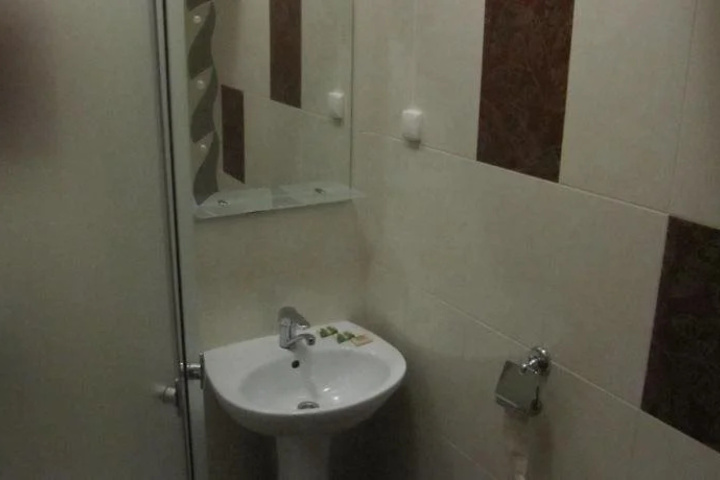 Room 7 of 16