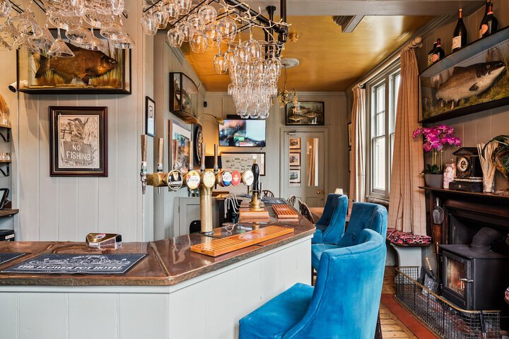 Lounge 79 of 81
