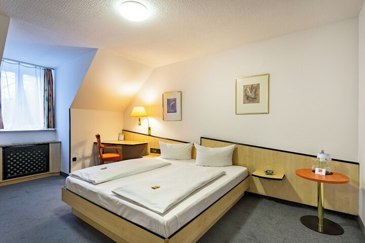Room 22 of 80
